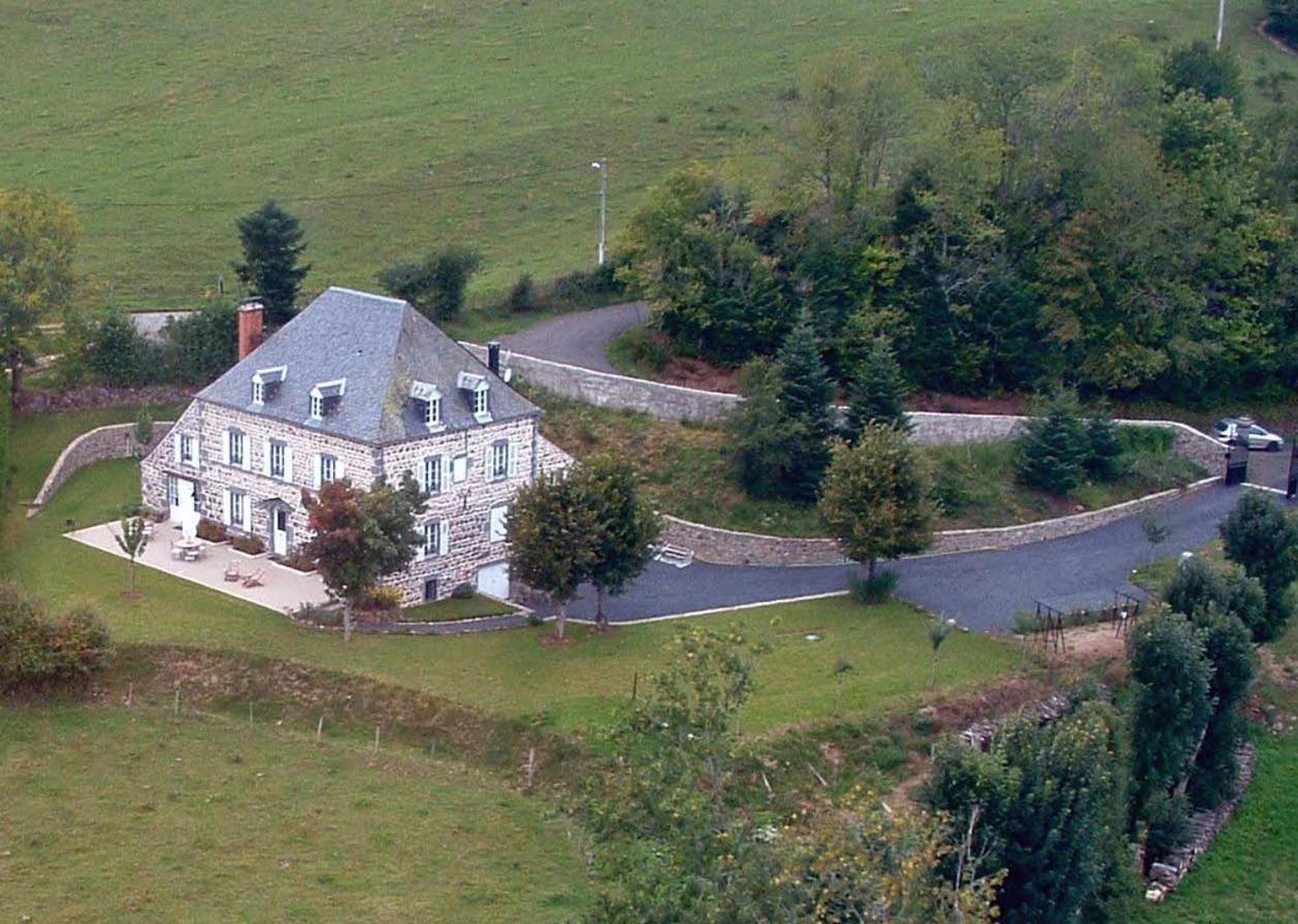 Maison D'Hotes La Nichee Rochefort-Montagne Екстериор снимка