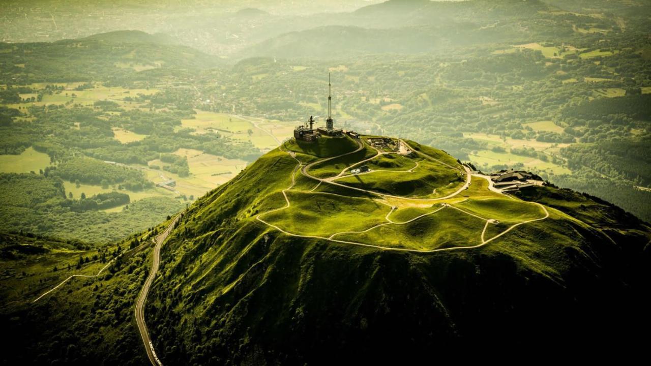 Maison D'Hotes La Nichee Rochefort-Montagne Екстериор снимка