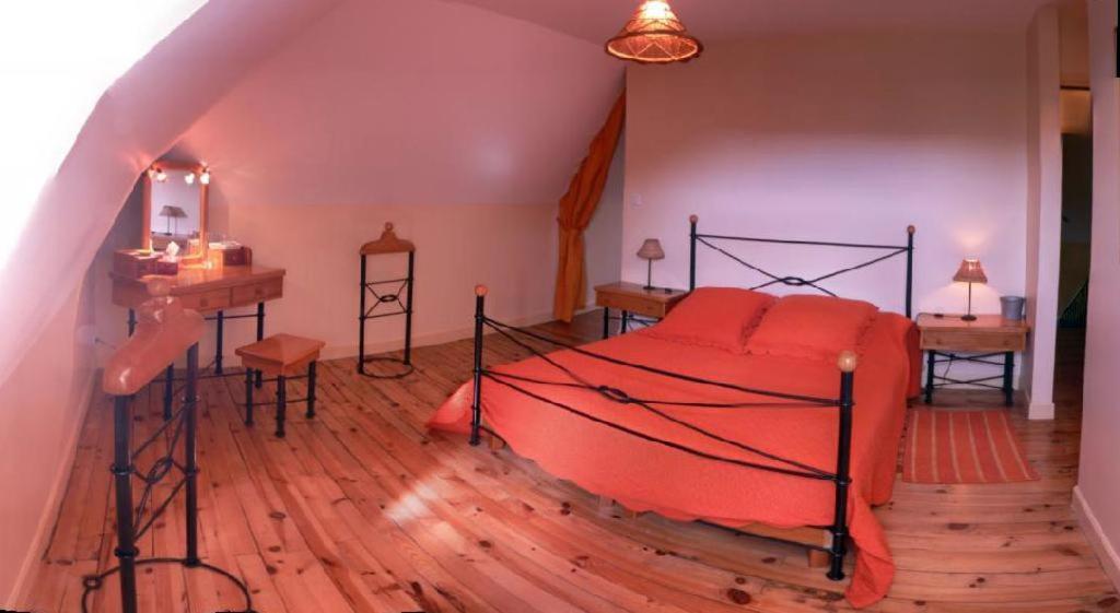 Maison D'Hotes La Nichee Rochefort-Montagne Екстериор снимка