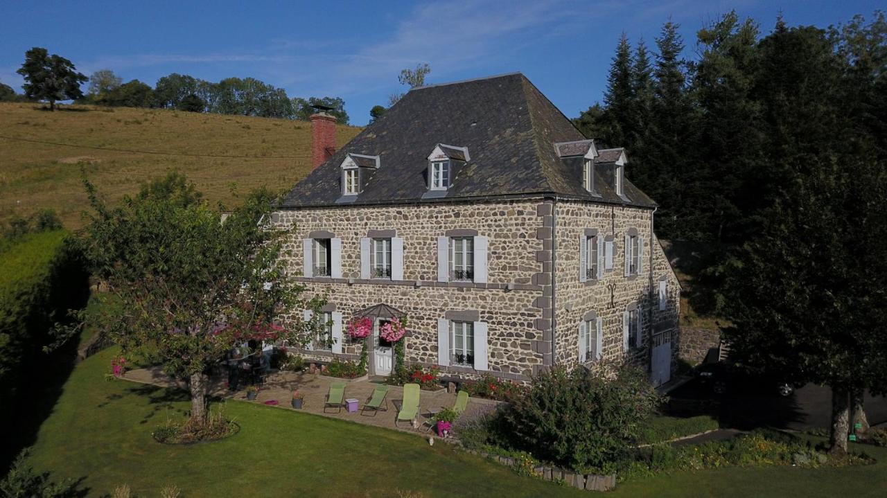 Maison D'Hotes La Nichee Rochefort-Montagne Екстериор снимка
