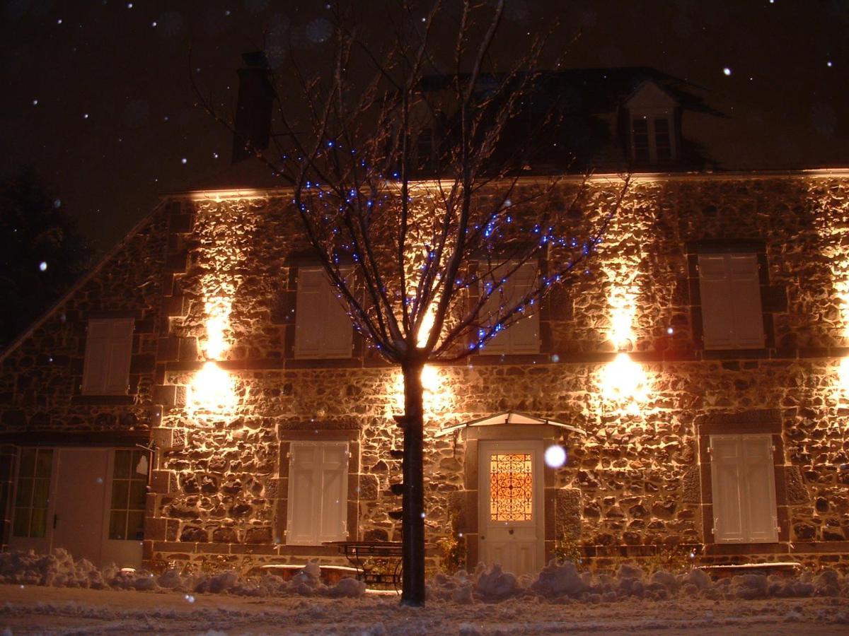 Maison D'Hotes La Nichee Rochefort-Montagne Екстериор снимка